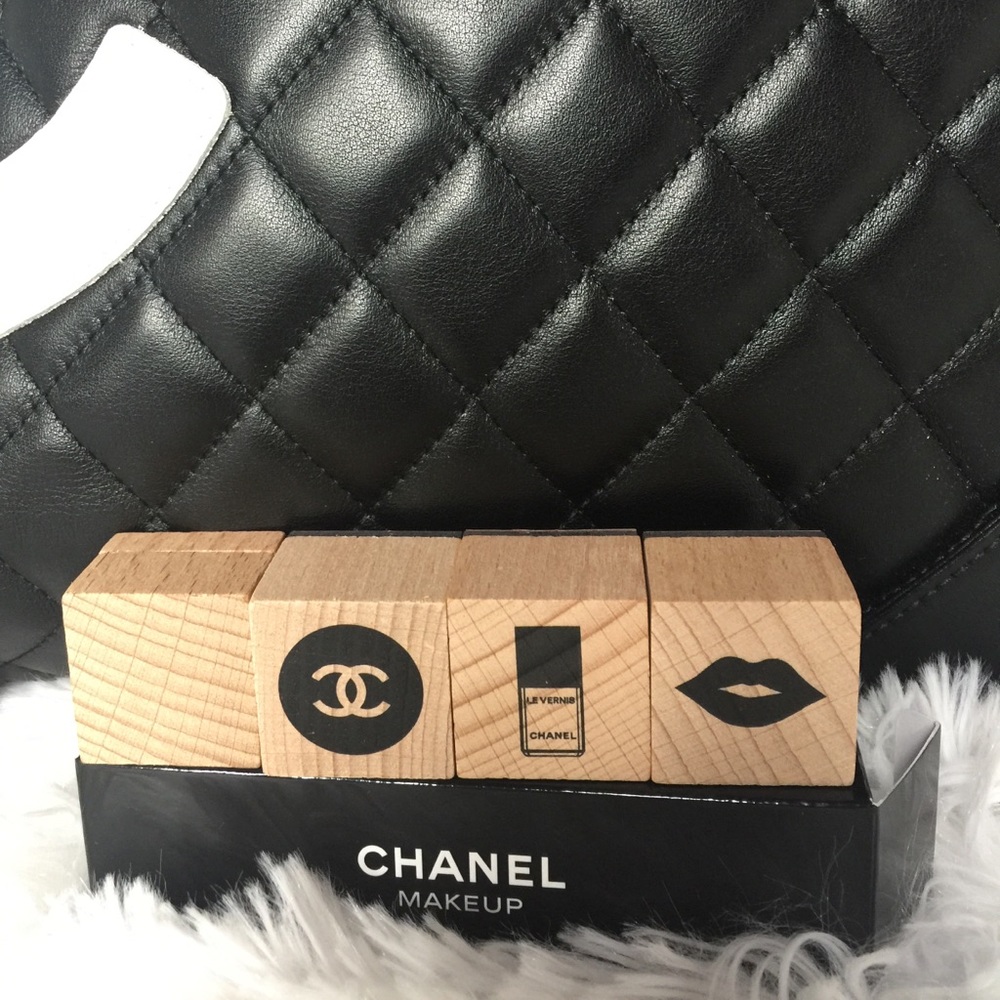 CHANEL Rubber Stamp Lips CC Perfume Set Rare Item